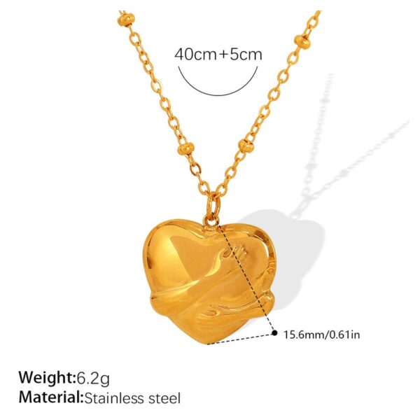 Amour Graceful Heart Necklace