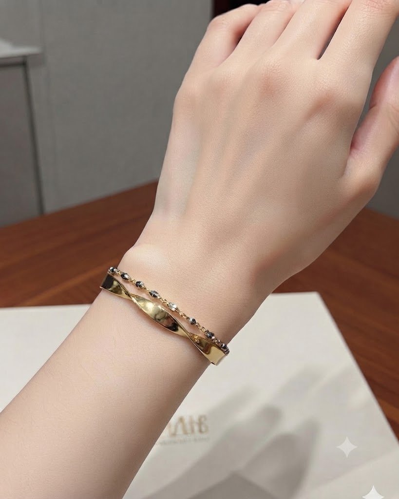 Graceful Leaf Bracelet - Image 3