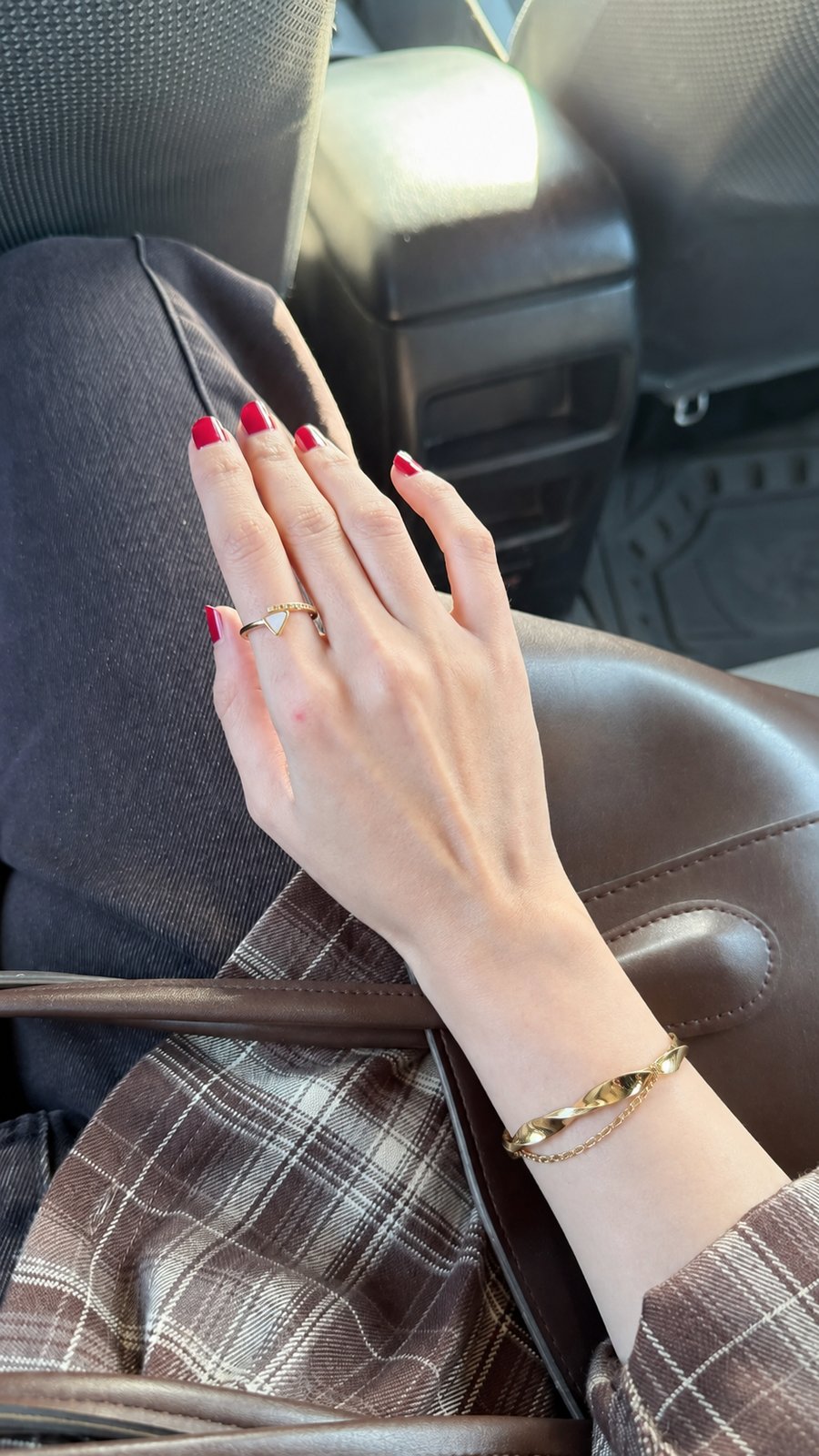 Graceful Leaf Bracelet - Image 6